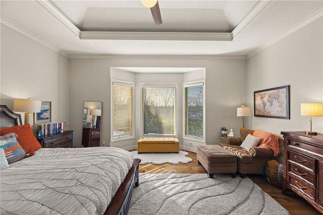 2421 NE Lake Breeze Drive, Lee's Summit, MO 64086