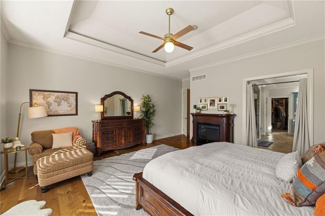 2421 NE Lake Breeze Drive, Lee's Summit, MO 64086