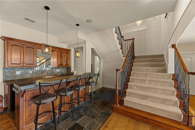 2421 NE Lake Breeze Drive, Lee's Summit, MO 64086