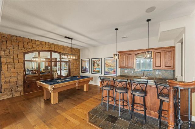 2421 NE Lake Breeze Drive, Lee's Summit, MO 64086