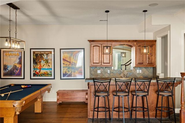 2421 NE Lake Breeze Drive, Lee's Summit, MO 64086