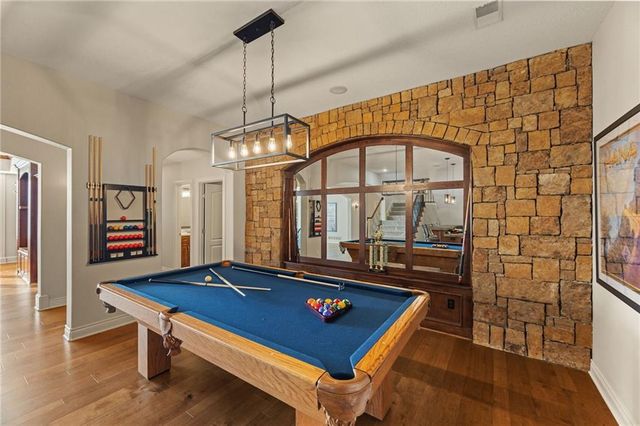 2421 NE Lake Breeze Drive, Lee's Summit, MO 64086