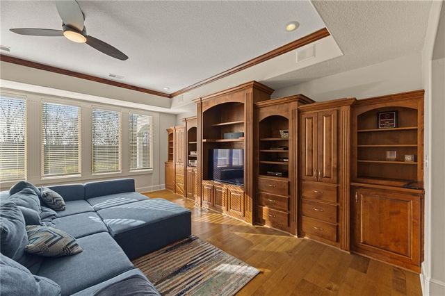 2421 NE Lake Breeze Drive, Lee's Summit, MO 64086