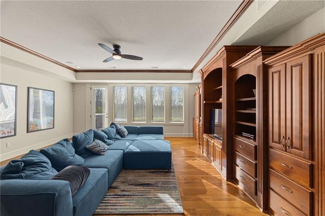 2421 NE Lake Breeze Drive, Lee's Summit, MO 64086