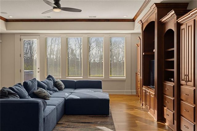 2421 NE Lake Breeze Drive, Lee's Summit, MO 64086