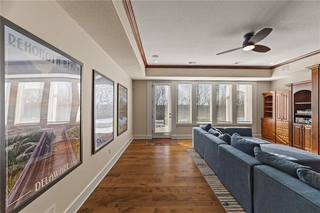 2421 NE Lake Breeze Drive, Lee's Summit, MO 64086