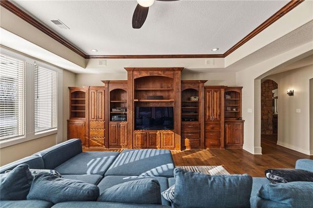 2421 NE Lake Breeze Drive, Lee's Summit, MO 64086