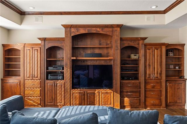 2421 NE Lake Breeze Drive, Lee's Summit, MO 64086