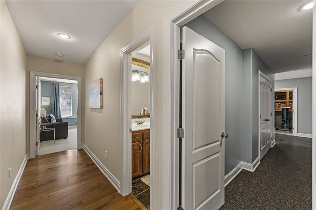 2421 NE Lake Breeze Drive, Lee's Summit, MO 64086