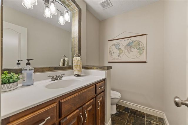 2421 NE Lake Breeze Drive, Lee's Summit, MO 64086