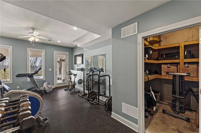 2421 NE Lake Breeze Drive, Lee's Summit, MO 64086