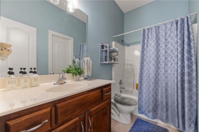 2421 NE Lake Breeze Drive, Lee's Summit, MO 64086