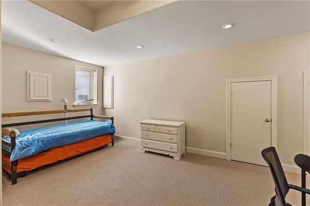 2421 NE Lake Breeze Drive, Lee's Summit, MO 64086