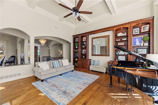 2421 NE Lake Breeze Drive, Lee's Summit, MO 64086