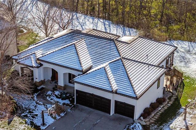 2421 NE Lake Breeze Drive, Lee's Summit, MO 64086