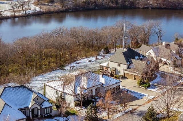 2421 NE Lake Breeze Drive, Lee's Summit, MO 64086