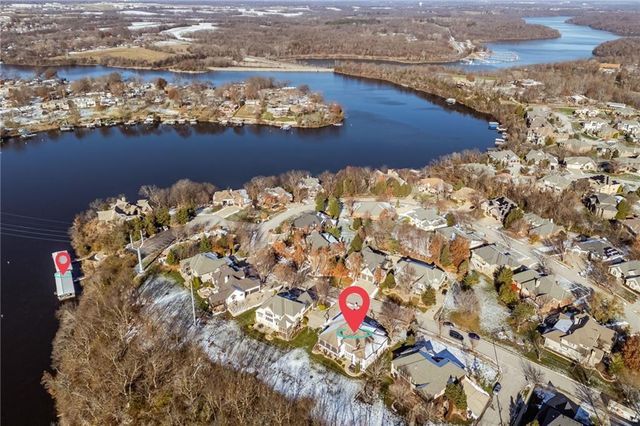 2421 NE Lake Breeze Drive, Lee's Summit, MO 64086
