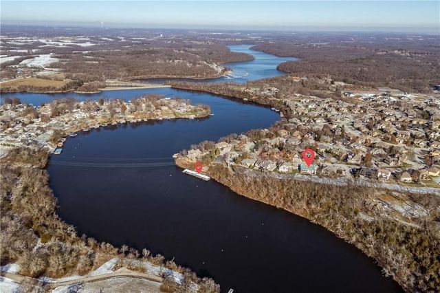 2421 NE Lake Breeze Drive, Lee's Summit, MO 64086