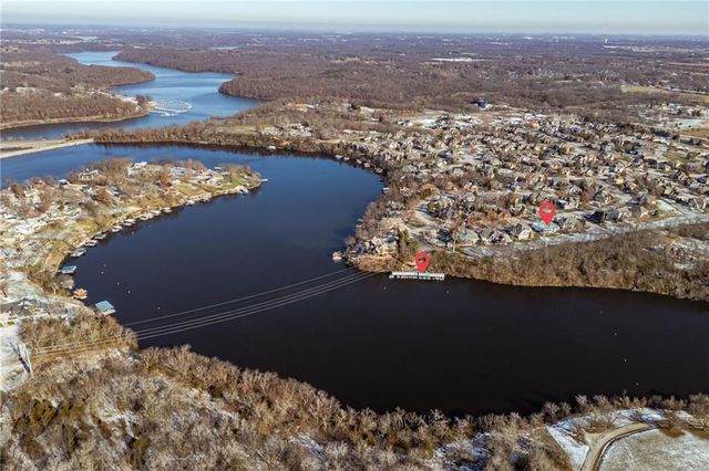 2421 NE Lake Breeze Drive, Lee's Summit, MO 64086