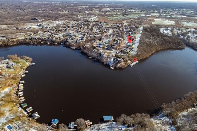 2421 NE Lake Breeze Drive, Lee's Summit, MO 64086