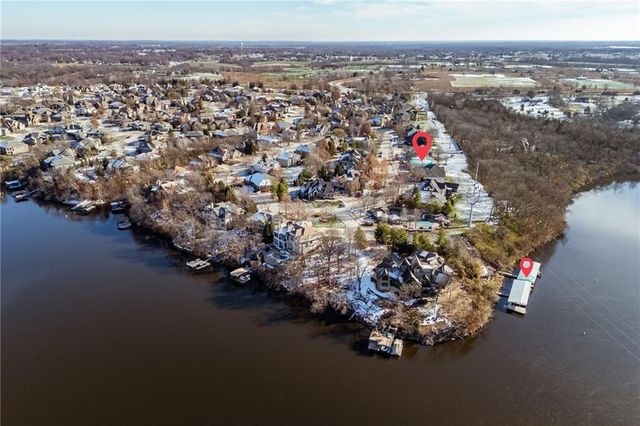 2421 NE Lake Breeze Drive, Lee's Summit, MO 64086