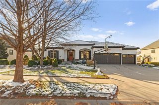 2421 NE Lake Breeze Drive, Lee's Summit, MO 64086