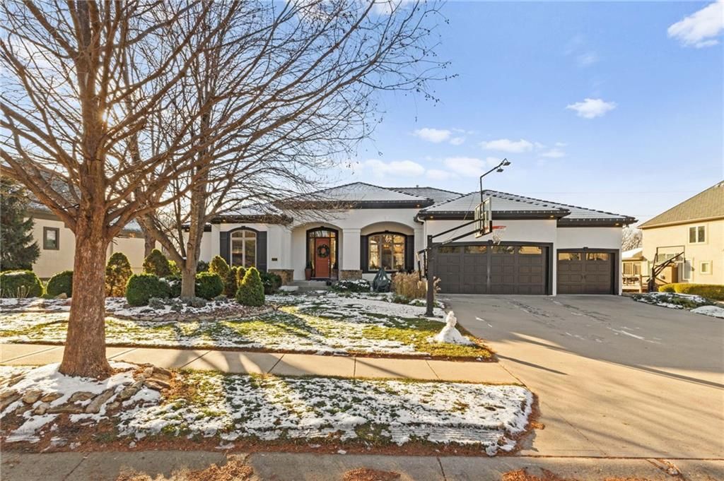 2421 NE Lake Breeze Drive, Lee's Summit, MO 64086