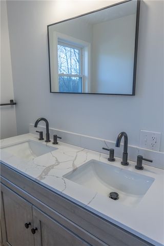 8 Cross Rd, Elmira, NY 14901