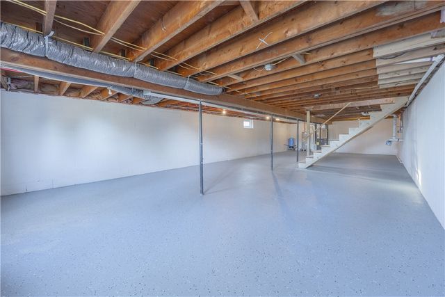 8 Cross Rd, Elmira, NY 14901