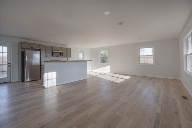 8 Cross Rd, Elmira, NY 14901