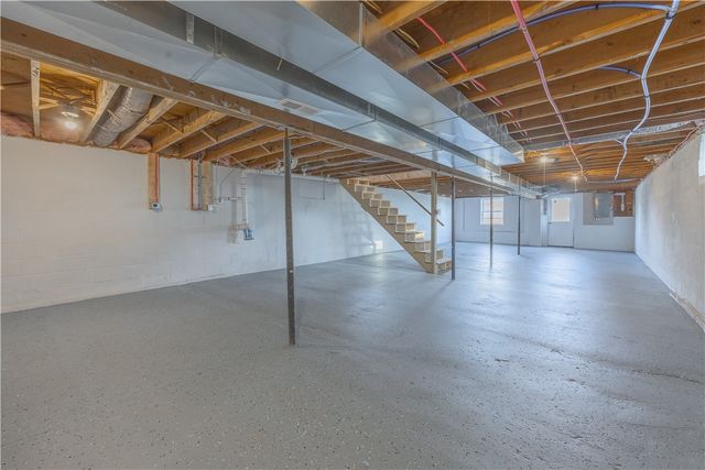 8 Cross Rd, Elmira, NY 14901