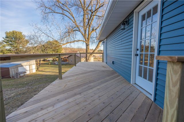 8 Cross Rd, Elmira, NY 14901