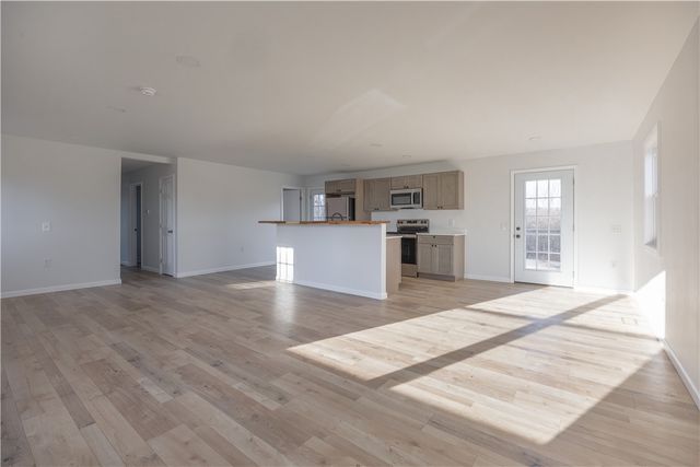 8 Cross Rd, Elmira, NY 14901