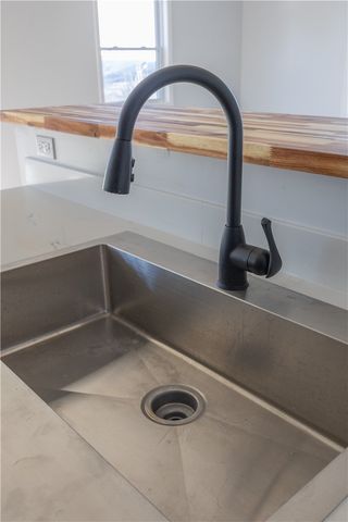 8 Cross Rd, Elmira, NY 14901