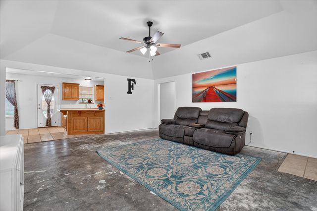 1801 Rayna Drive, Weatherford, TX 76086