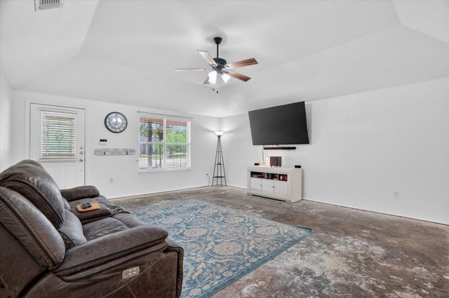 1801 Rayna Drive, Weatherford, TX 76086