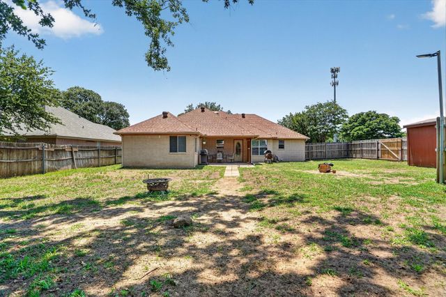 1801 Rayna Drive, Weatherford, TX 76086