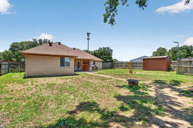 1801 Rayna Drive, Weatherford, TX 76086