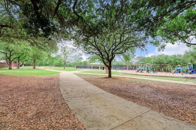 7622 Richmond Avenue, Houston, TX 77063
