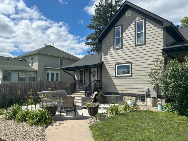 110 4th Street SW, Plainview, MN 55964