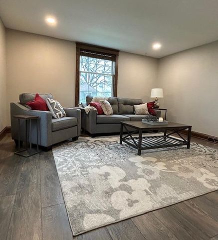 110 4th Street SW, Plainview, MN 55964