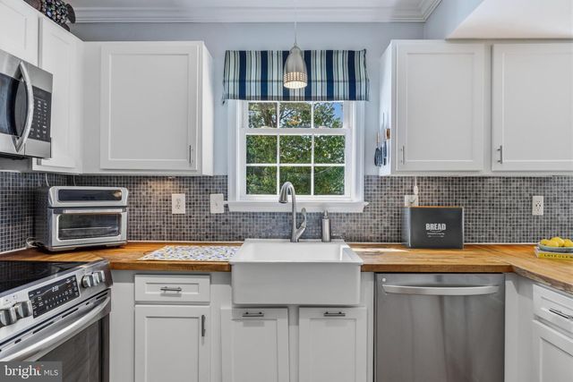 233 CIRCLE RD, Pasadena, MD 21122