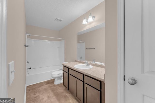 139 W W Winn Avenue, Hinesville, GA 31313