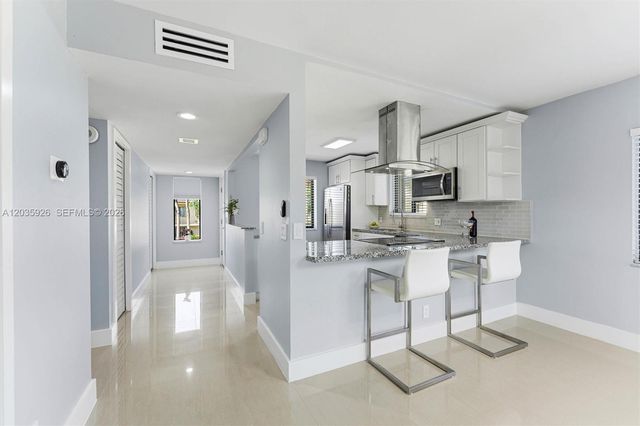 16451 Blatt Blvd 201, Weston, FL 33326