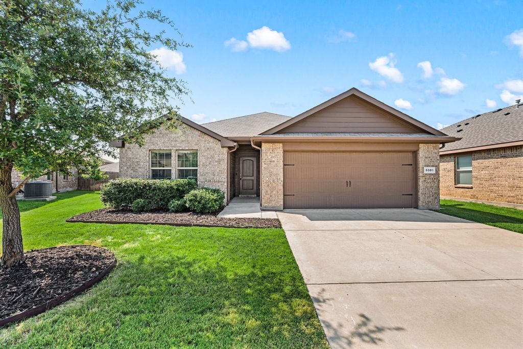 6301 Seagull Lane, Fort Worth, TX 76179