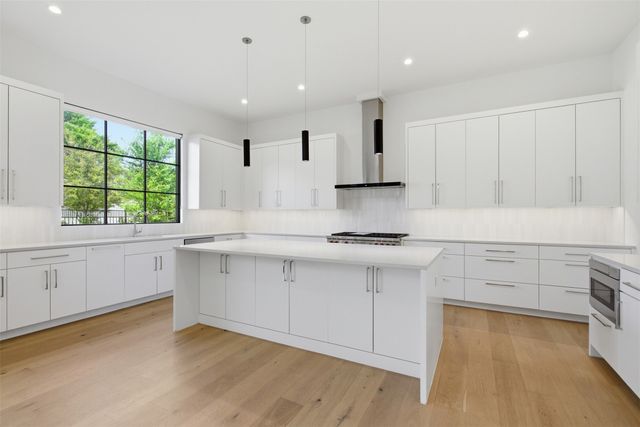 9855 Kingsway Avenue, Dallas, TX 75230