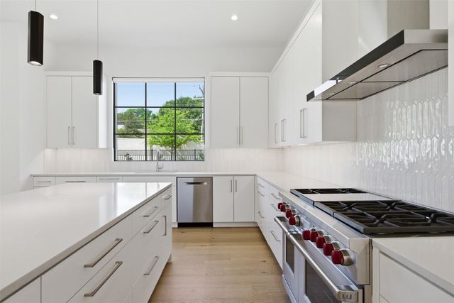 9855 Kingsway Avenue, Dallas, TX 75230