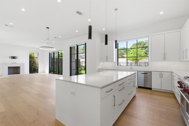 9855 Kingsway Avenue, Dallas, TX 75230