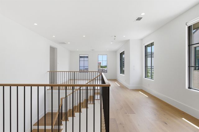 9855 Kingsway Avenue, Dallas, TX 75230