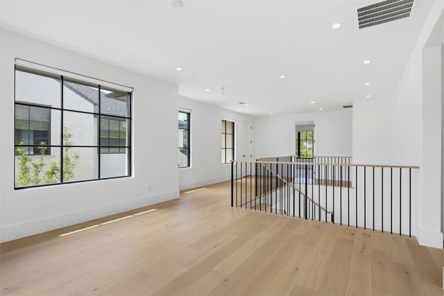 9855 Kingsway Avenue, Dallas, TX 75230